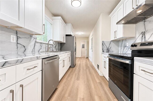 Building Photo - 1659 Almand Creek Dr SW