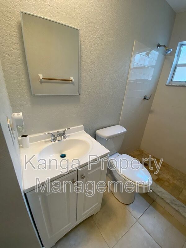 Building Photo - 4327 Cocoanut Rd