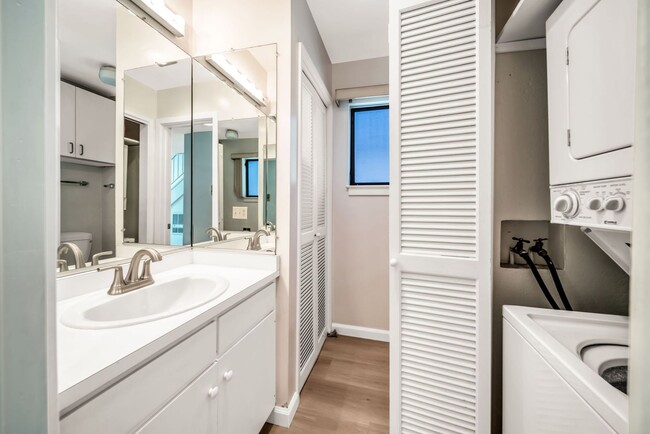 Building Photo - NORTH BERKELEY APARTMENT FOR RENT - $4,500/mo