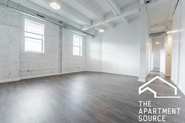 Building Photo - 932 W Dakin St