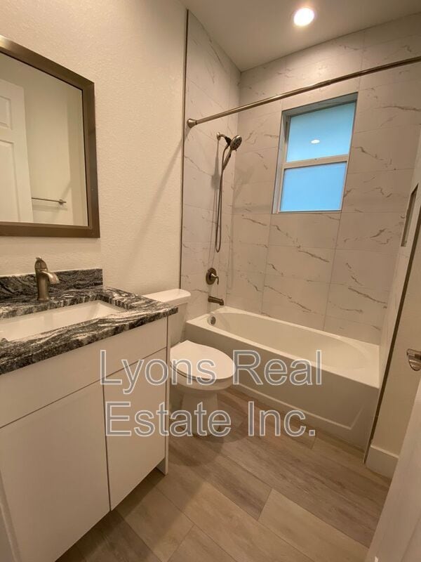 Building Photo - 2635 Starview Ave