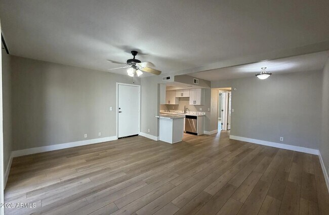 Building Photo - 740 W Elm St