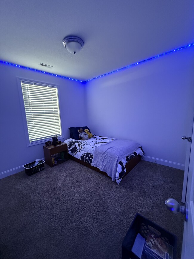 Building Photo - 607 Hollow Crst