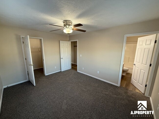 Building Photo - 931 S Newcomb Ave