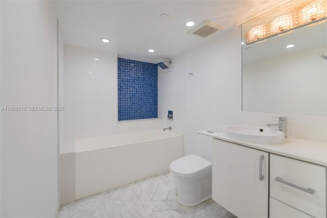 Building Photo - 19195 NE 36th Pl