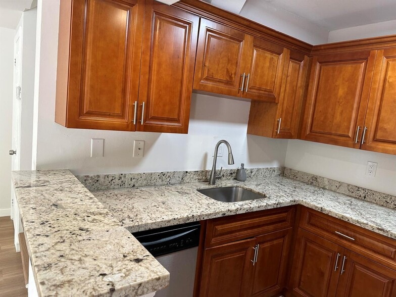 Building Photo - 8074 Severn Dr