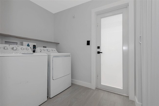 Building Photo - 6653 SW 140th Ave