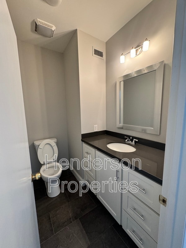 Building Photo - 501 Fenton Pl