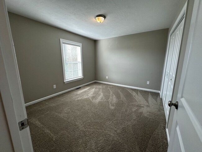 Building Photo - 977 Glenhaven Dr