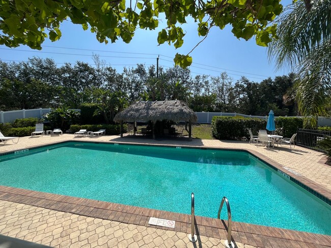 Building Photo - 3 Bedroom Townhouse - $2800/mo - ANNUAL RE...