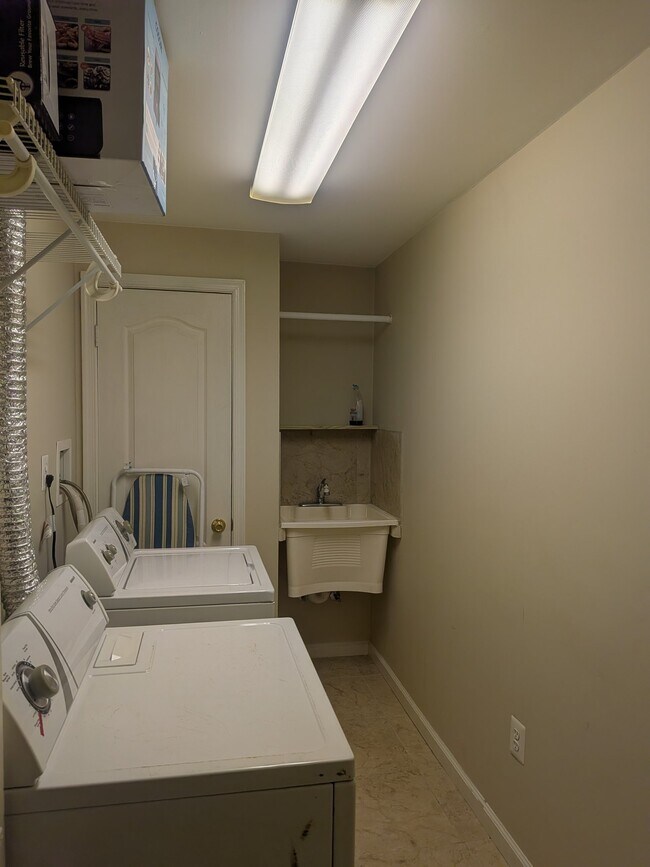 Building Photo - 13395 Caballero Way