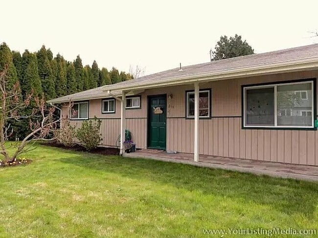 Building Photo - Updated 3 Bdr, 1 1/2 bath with garage and ...