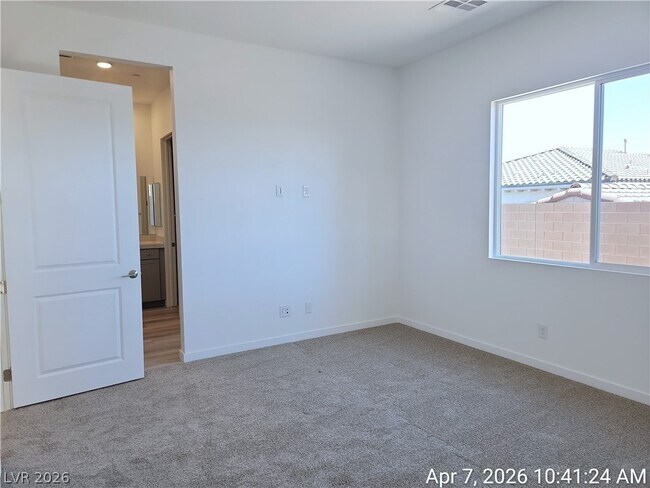 Building Photo - 96 Ibiza Lk Dr