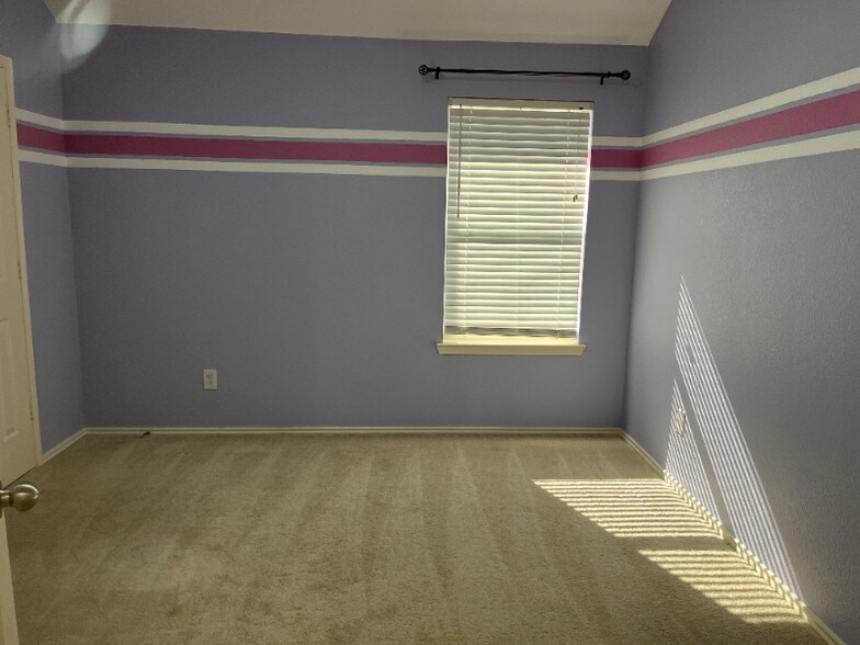 Building Photo - 615 Denali Dr