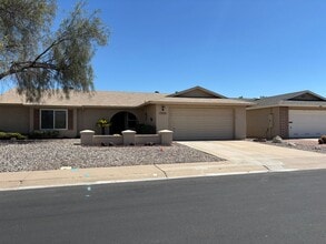 Building Photo - Spacious 3 bedroom Long Term Unfurnished home in Leisure World a 45+ Active Adult Resort Community
