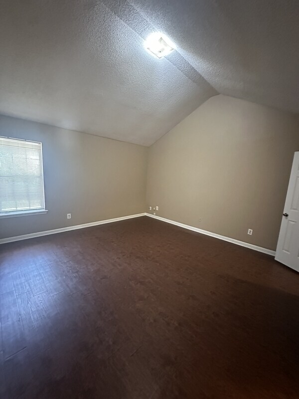 Building Photo - 5554 Oak Branch Cir N
