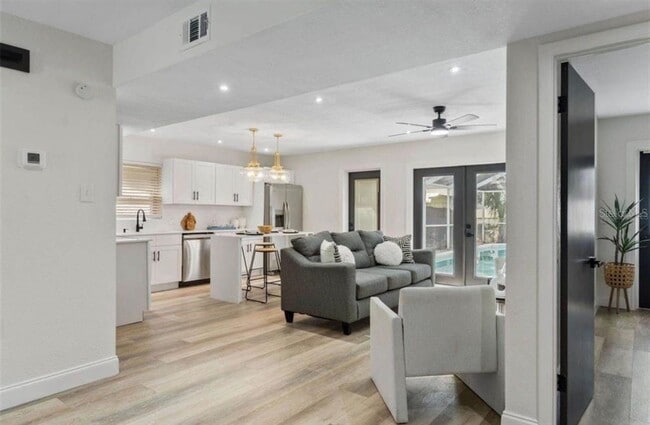 Building Photo - 4412 W Pearl Ave