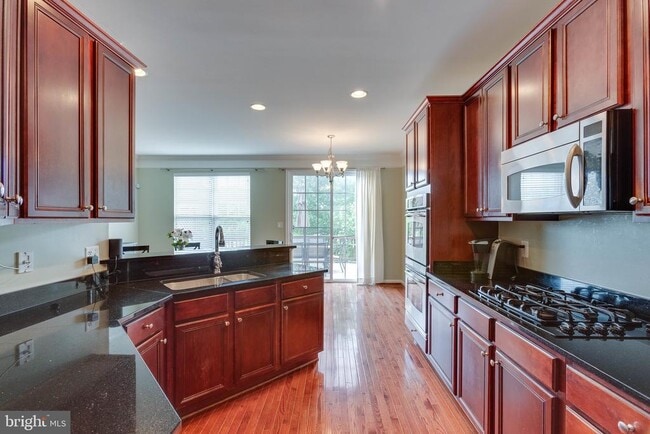 Building Photo - 43237 Highgrove Terrace