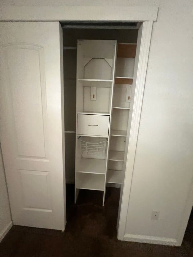 Building Photo - Super cute 2 bedroom condo