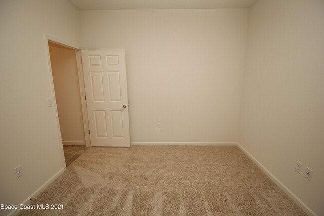 Building Photo - 708 Acadia Ct SE