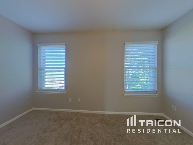 Building Photo - 9995 Strathfield Ln