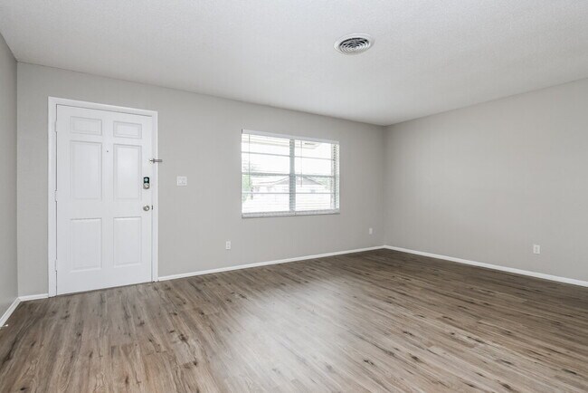 Building Photo - 999 Tomes Ct