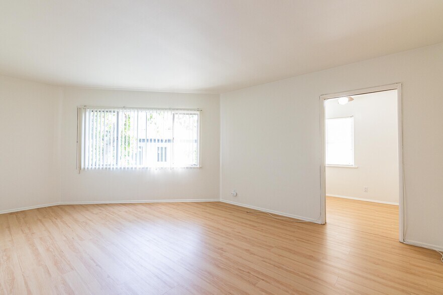 Building Photo - 669 Levering Ave