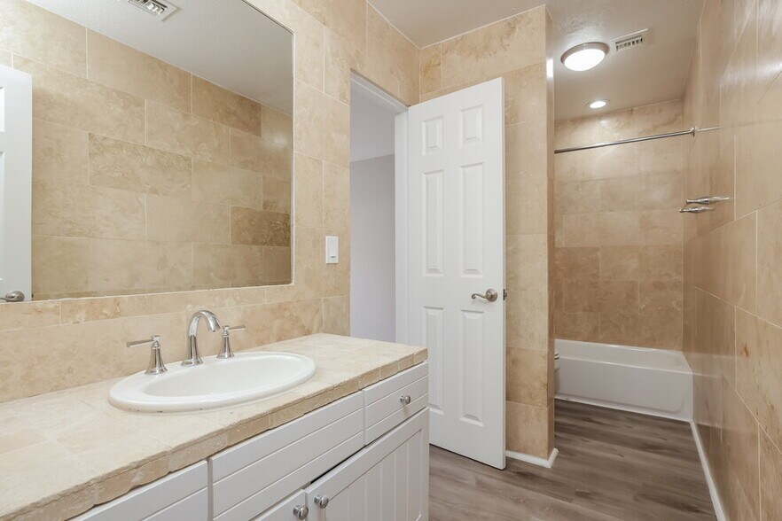 Building Photo - 11770 N 112th St