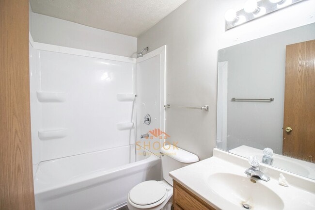 Building Photo - 3525/3527 E Thornhill Circle