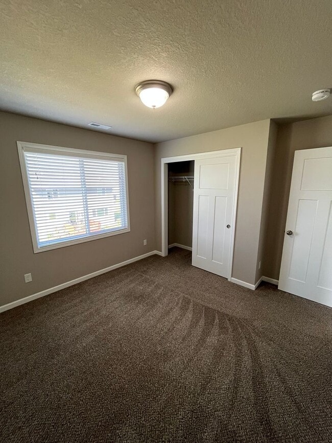 Building Photo - Now Leasing – Stylish 3-Bedroom Home in Bo...