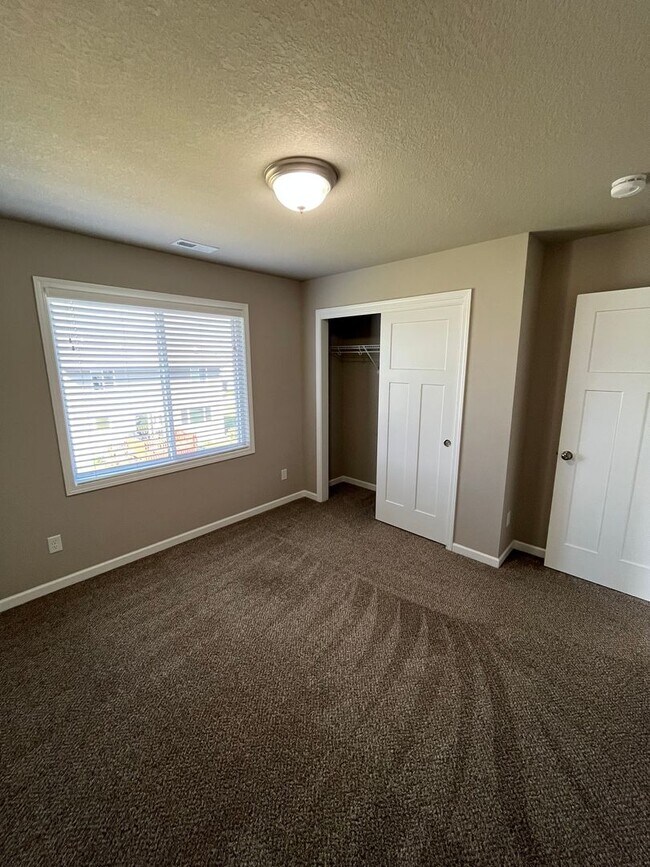 Building Photo - Now Leasing – Stylish 3-Bedroom Home in Bondurant