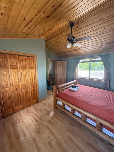 upstairs bedroom - 24692 County Highway 4