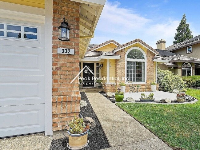 Building Photo - Updated 4bd/2ba Folsom Home with 3 Car Gar...