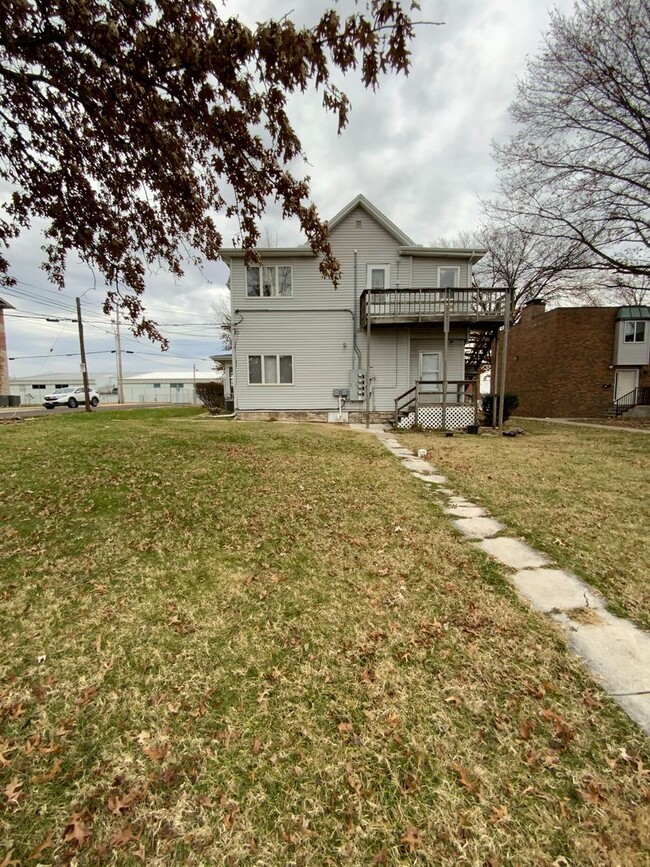 Building Photo - 1400 Bass Ave