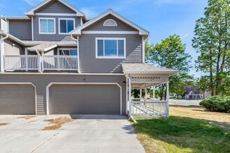 Building Photo - 4 Bedrooms, each with Ensuite Bathrooms!