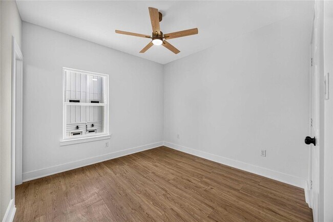 Building Photo - 4357 Elmwood St