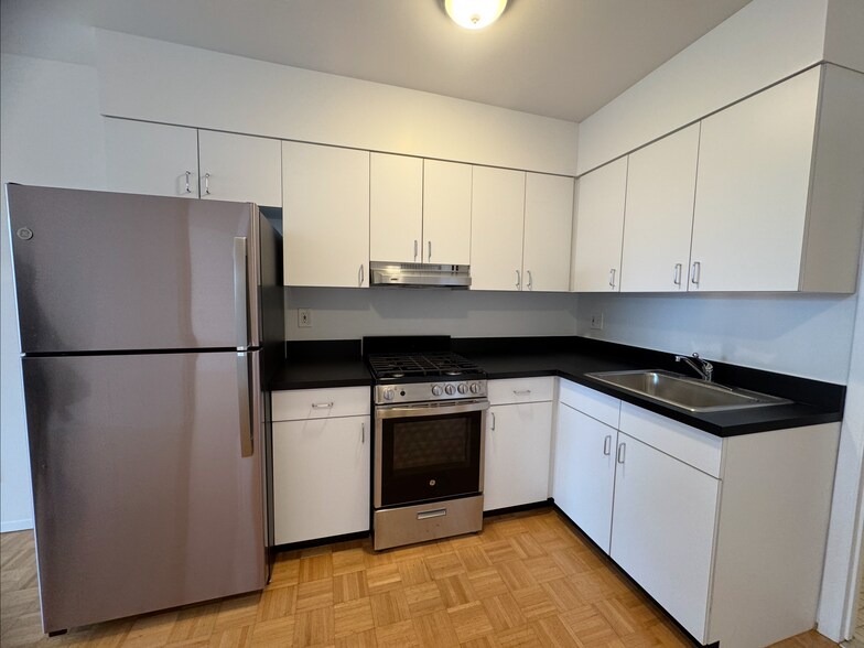 Building Photo - 1829 26th Ave