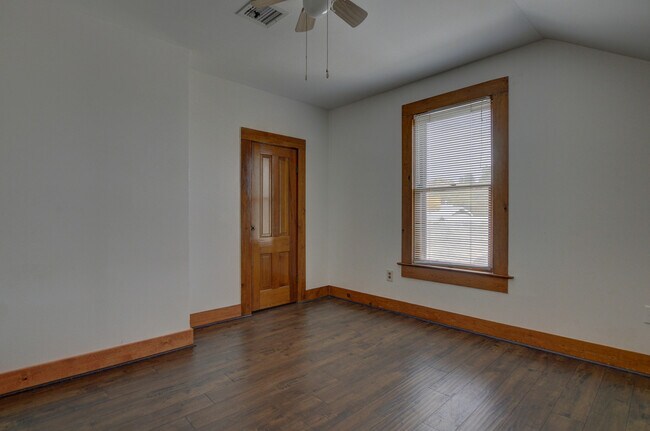 Building Photo - 114 N Willow St
