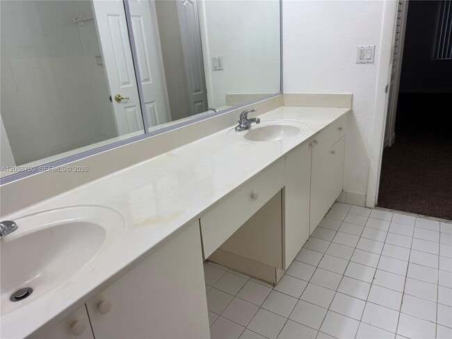 Building Photo - 4235 N University Dr