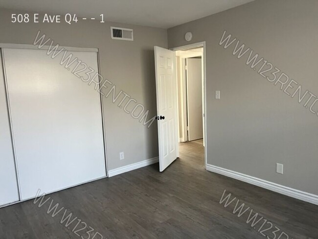 Building Photo - 2BD/ 1BTH Apartment East Palmdale 1st Floor