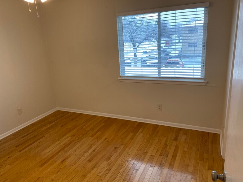 Building Photo - 3216 Crosscreek Dr