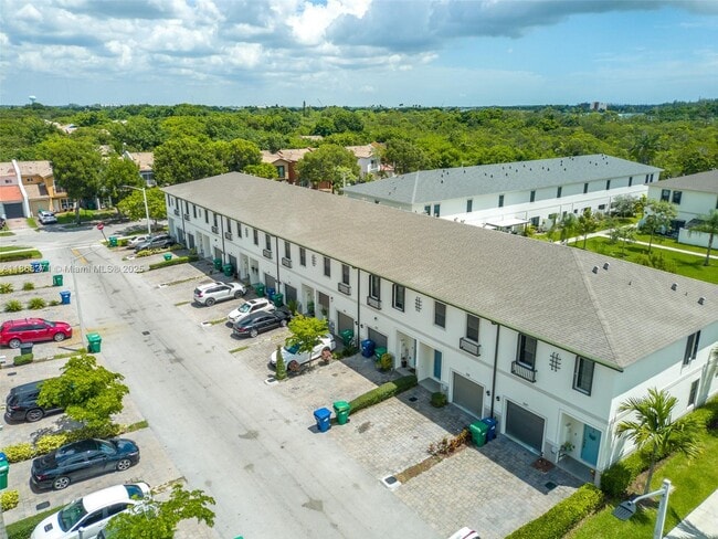 Building Photo - 1141 SW 6th Ct