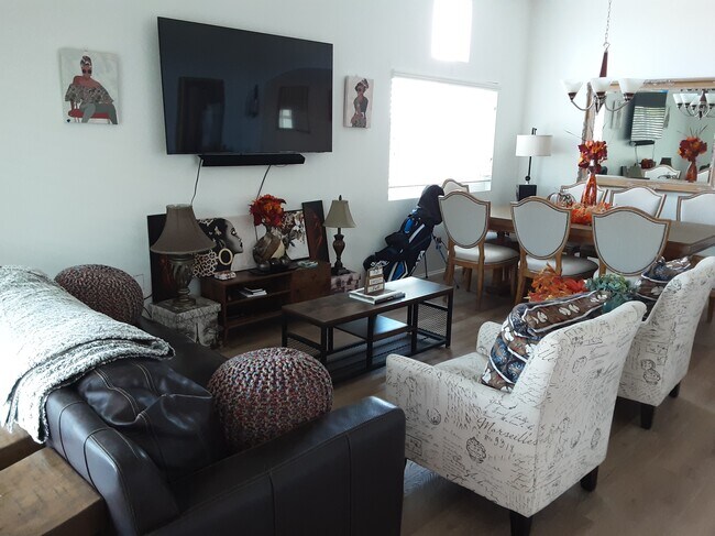 Building Photo - 496 Christina Ct