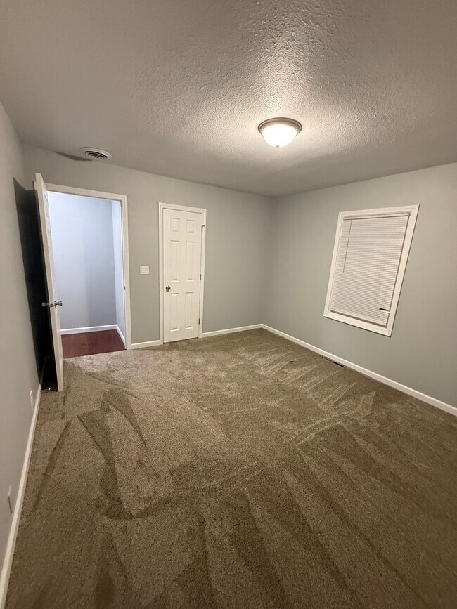 Building Photo - Very Nice 3 Bedroom home in great location!