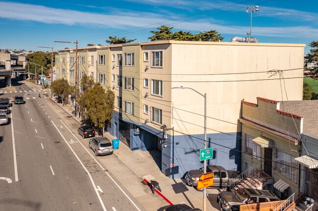 Primary Photo - Silver Park Apartments