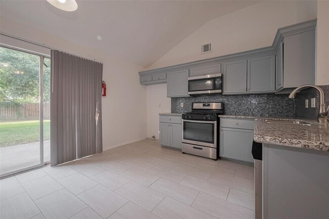 Building Photo - 15331 Peachmeadow Ln
