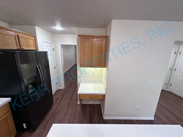 Building Photo - Spacious 4-Bed Oasis with 2.5 Baths in Cla...
