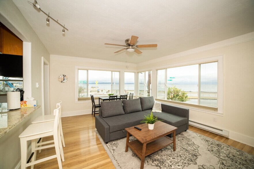 Primary Photo - 2430 Alki Ave SW