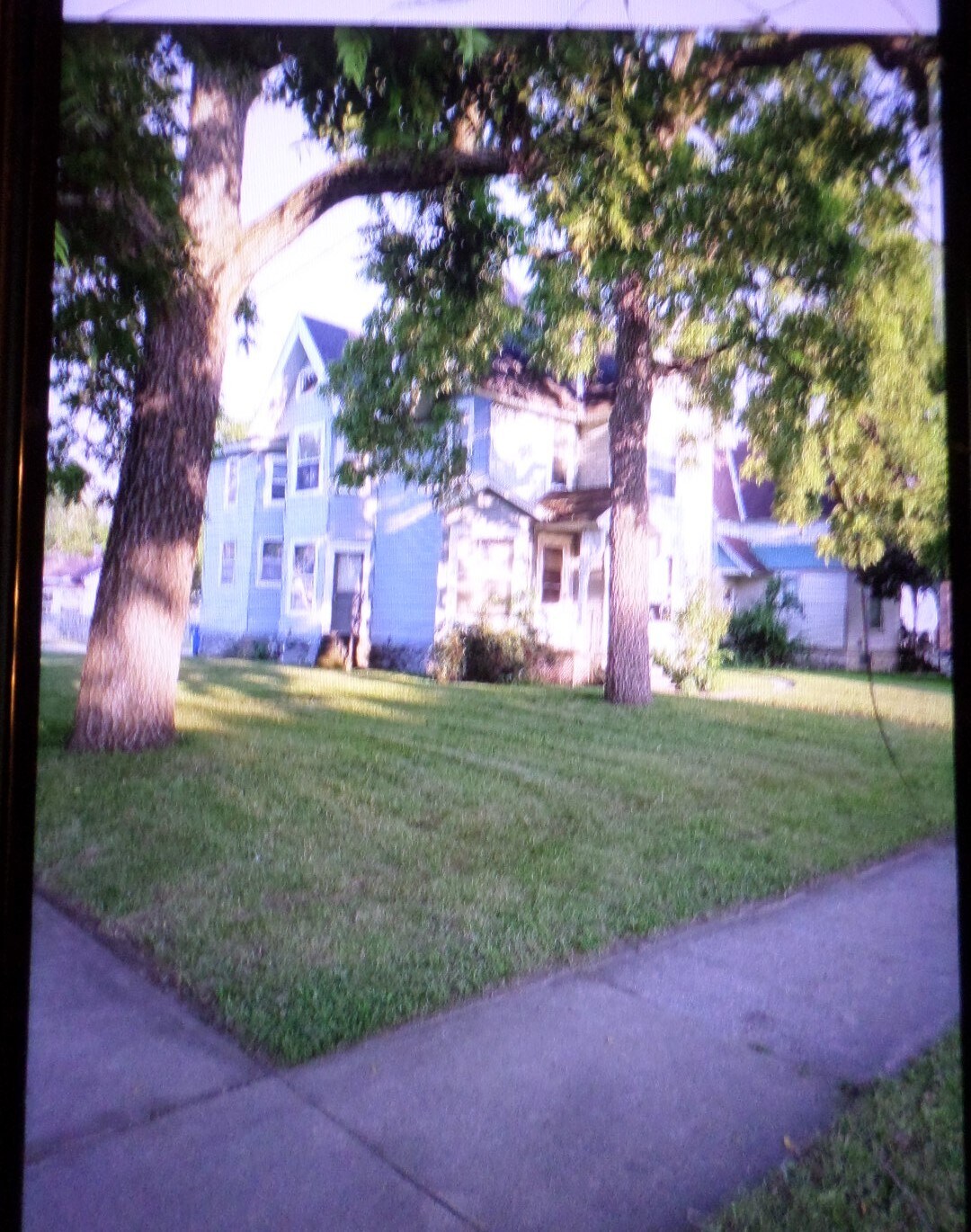 Building Photo - 906 N Grand Ave