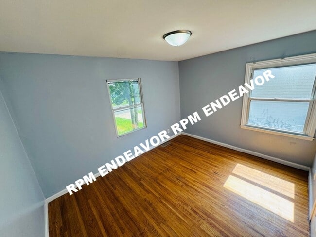 Building Photo - 3Bed/1Bath Available Now!